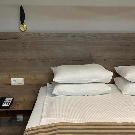 Hotel Gloria Deluxe Борово Екстериор снимка
