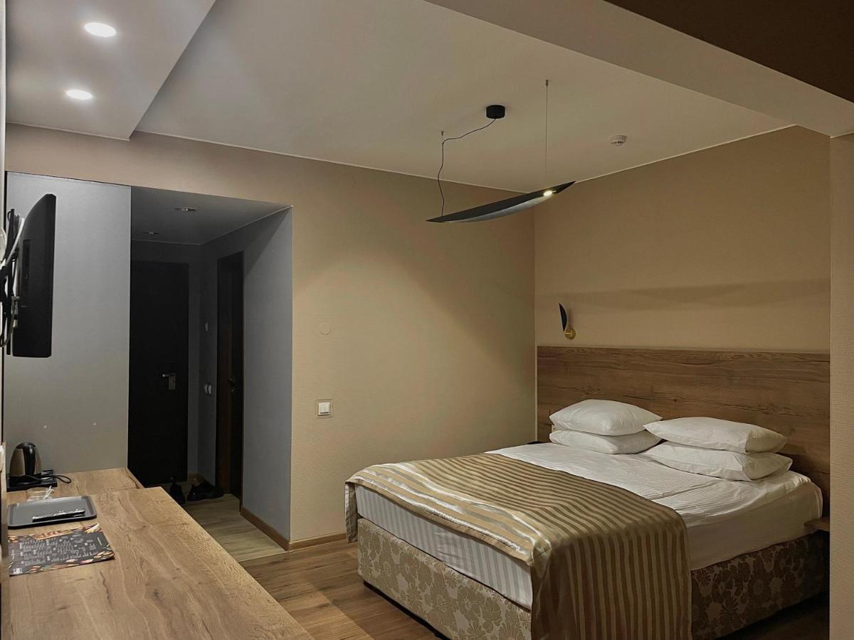 Hotel Gloria Deluxe Борово Екстериор снимка