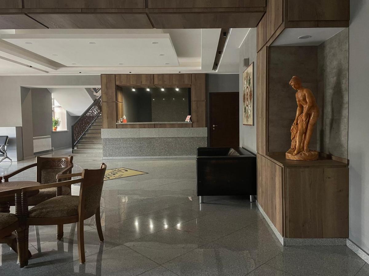 Hotel Gloria Deluxe Борово Екстериор снимка