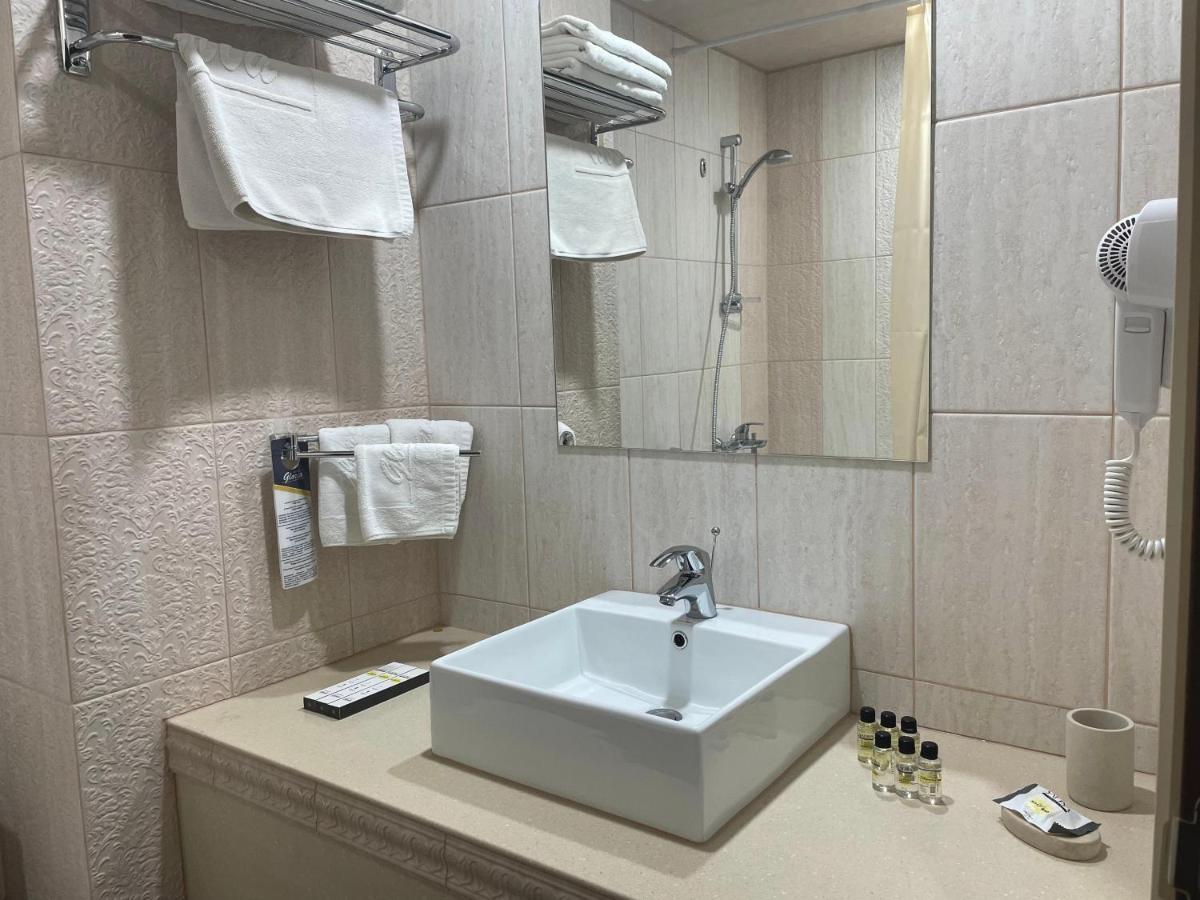 Hotel Gloria Deluxe Борово Екстериор снимка