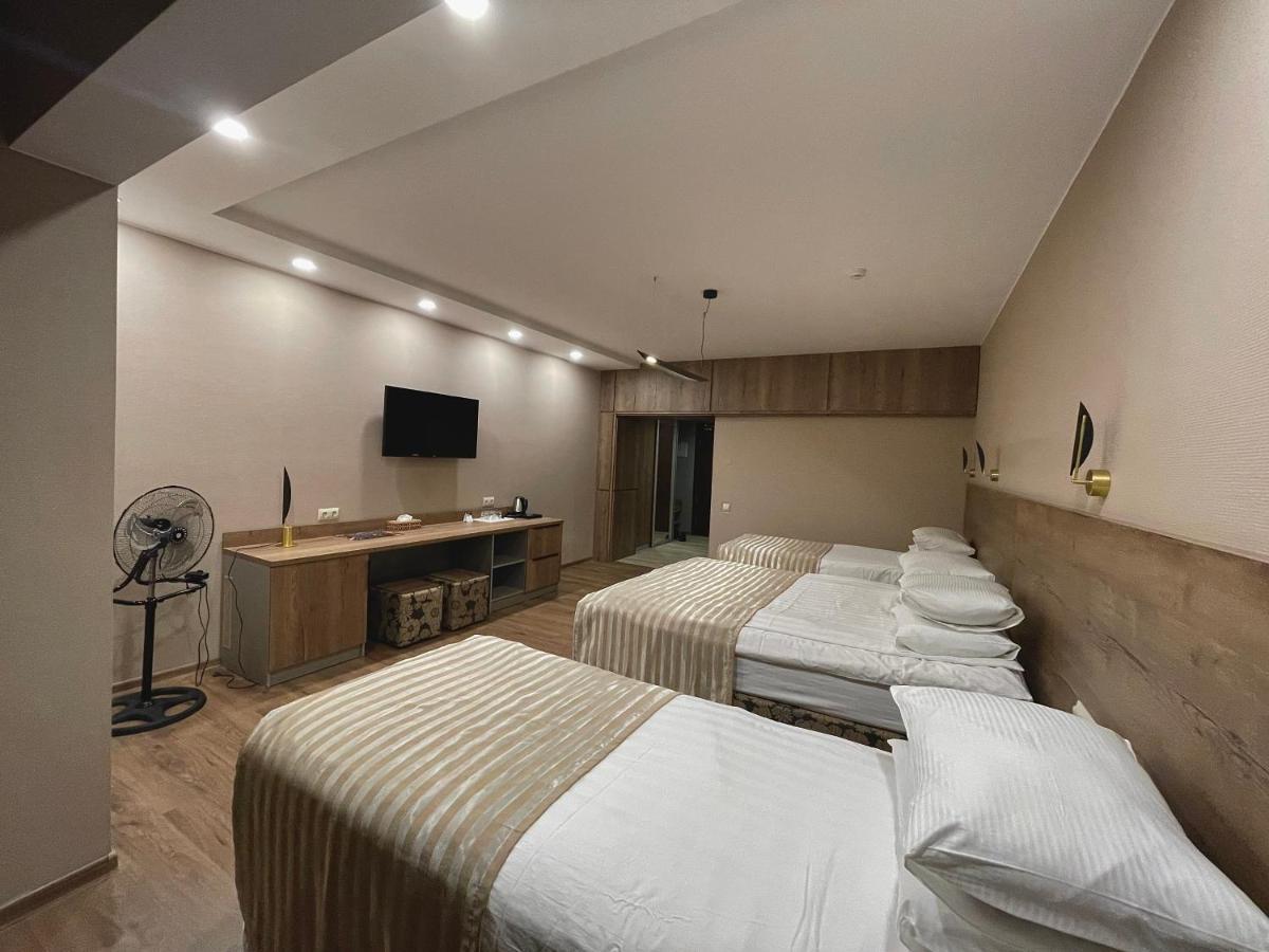 Hotel Gloria Deluxe Борово Екстериор снимка