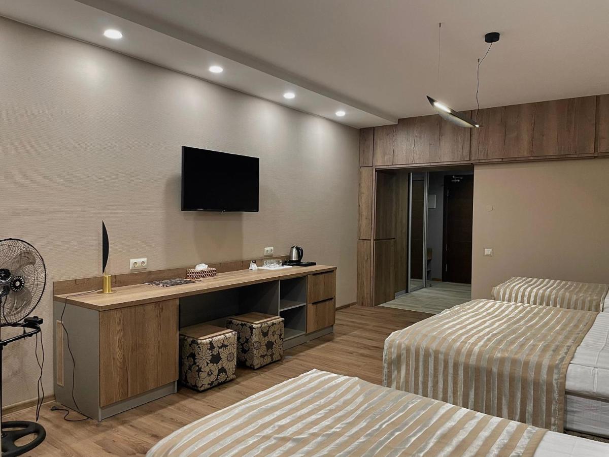 Hotel Gloria Deluxe Борово Екстериор снимка