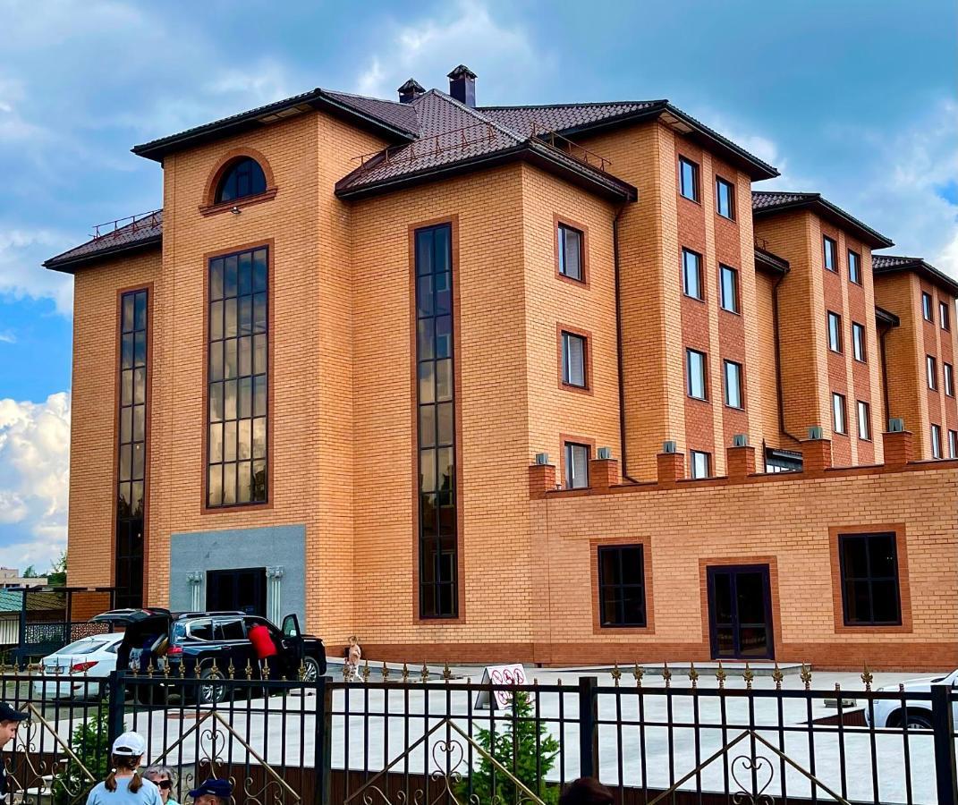 Hotel Gloria Deluxe Борово Екстериор снимка