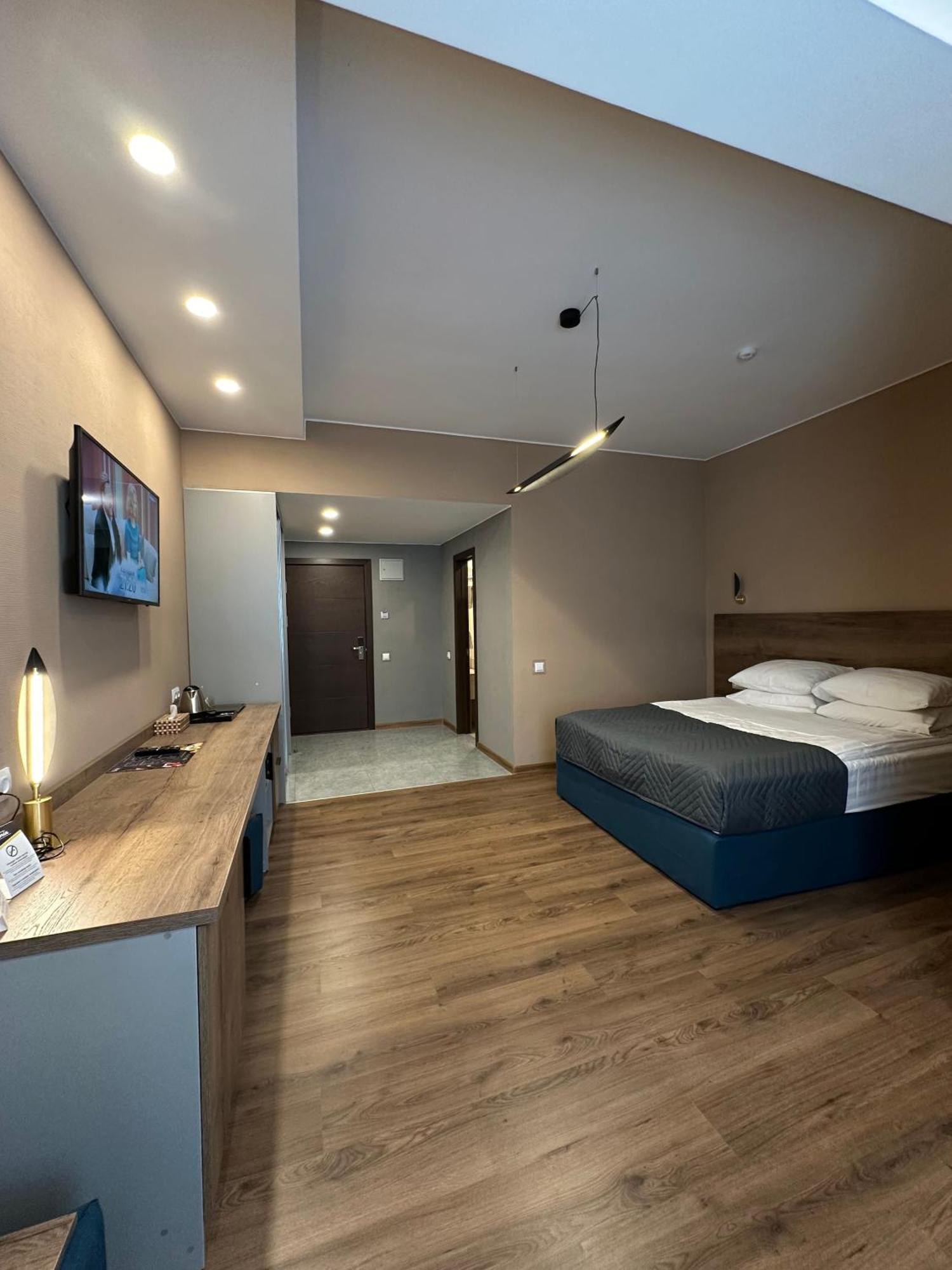 Hotel Gloria Deluxe Борово Екстериор снимка