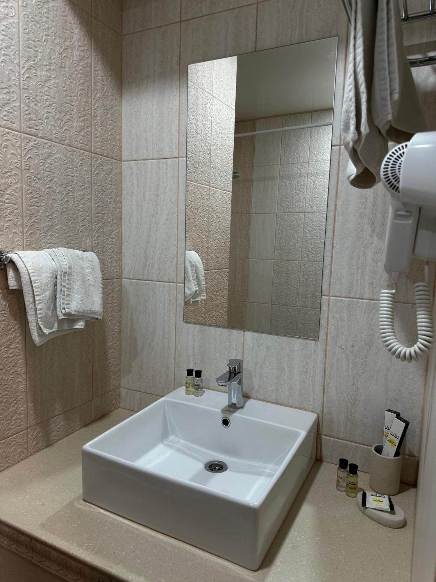 Hotel Gloria Deluxe Борово Екстериор снимка