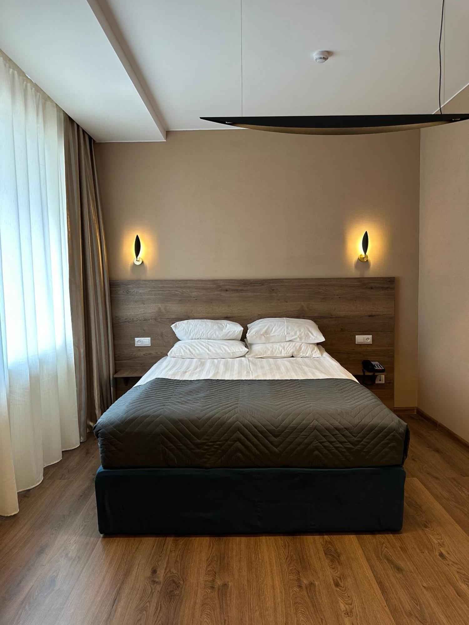 Hotel Gloria Deluxe Борово Екстериор снимка